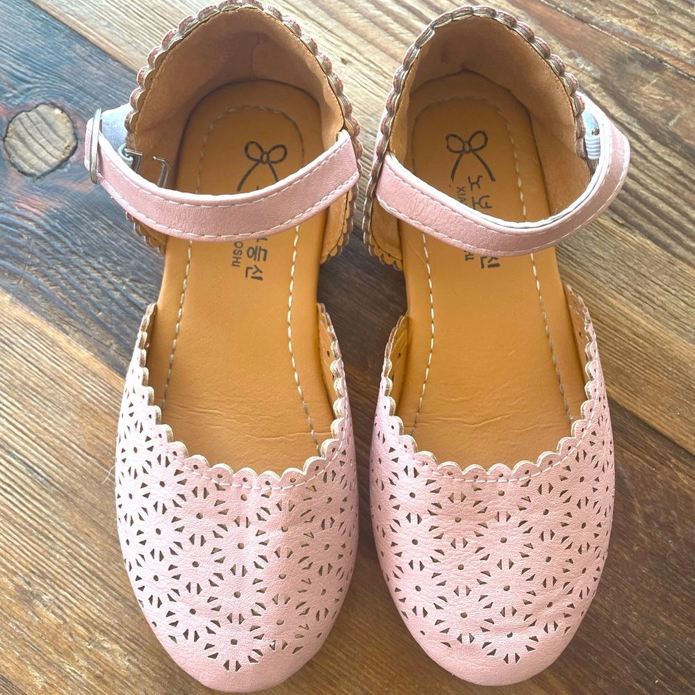 Girl dress sandals. Pink. Like new.